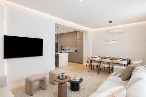 4 bedrooms Apartment in Madrid, Spain No. 26929 2