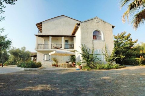 450m² House in Corfu, Greece No. 55739 3