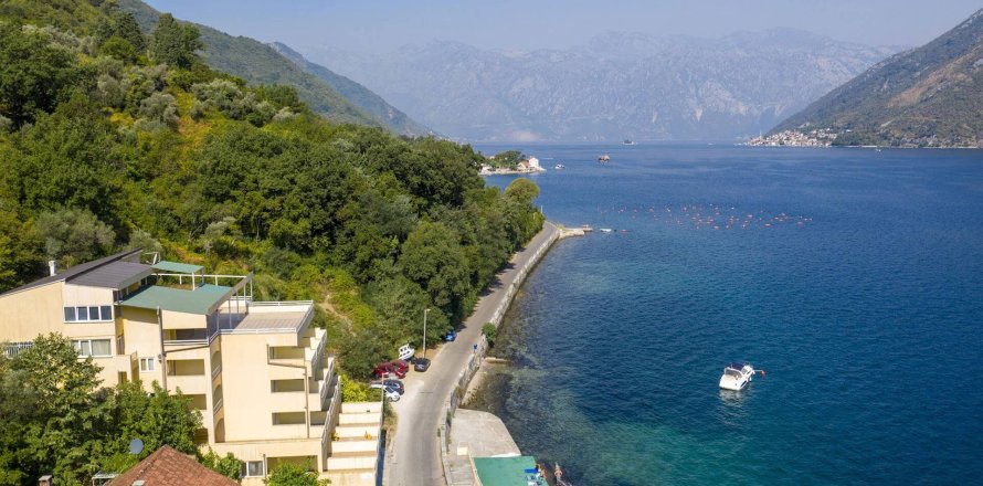 26 bedrooms Hotel in Kotor, Montenegro No. 66911