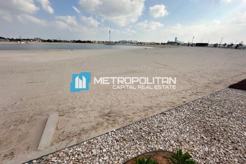 975.7m² Land in Al Gurm, UAE No. 42231 2