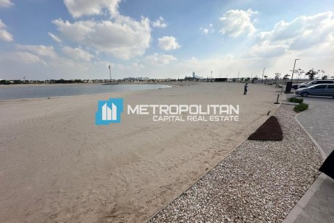 975.7m² Land in Al Gurm, UAE No. 42231 11