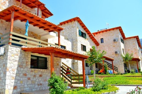 Commercial property à Peloponnese, Greece No. 49386 1