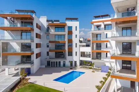 2 bedrooms Apartment in Limassol, Cyprus No. 32747 1