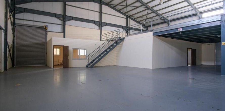 880m² Commercial property en Nicosia, Cyprus No. 47554