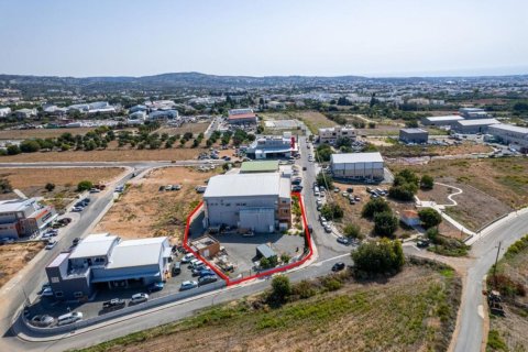 1375m² Commercial property en Paphos, Cyprus No. 47579 4