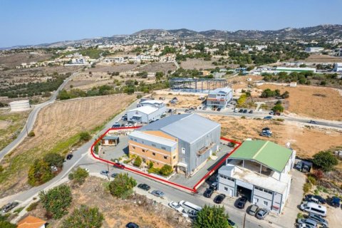 1375m² Commercial property en Paphos, Cyprus No. 47579 5