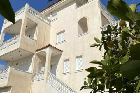 4 bedrooms Villa in Athens, Greece No. 47786 1