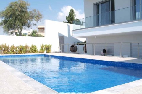 3 bedrooms Villa in Limassol, Cyprus No. 51515 3