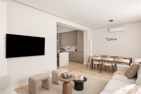 4 bedrooms Apartment in Madrid, Spain No. 27478 8