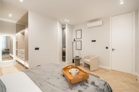 4 bedrooms Apartment in Madrid, Spain No. 27478 23