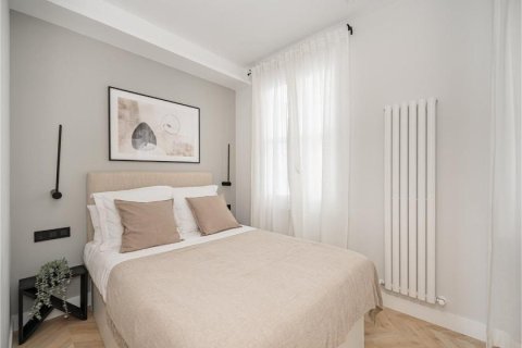 4 bedrooms Apartment in Madrid, Spain No. 27478 29