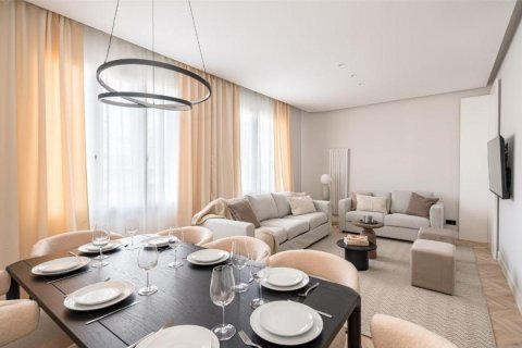 4 dormitorios Apartment en Madrid, Spain No. 27478 1