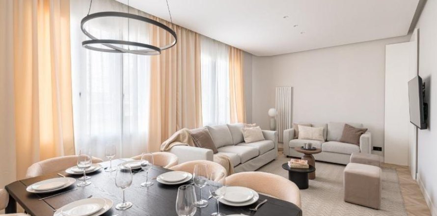 4 bedrooms Apartment in Madrid, Spain No. 27478