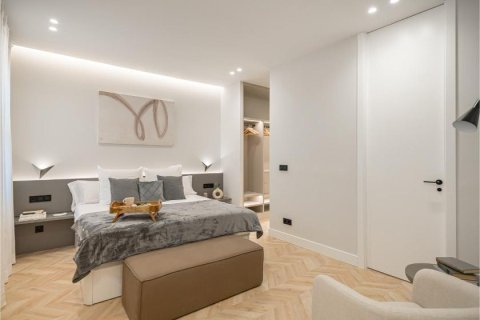 4 bedrooms Apartment in Madrid, Spain No. 27478 20