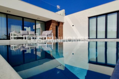 3 bedrooms Villa in Polop, Spain No. 27881 2