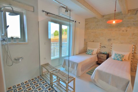 4 bedrooms Villa in Chania, Greece No. 47104 13