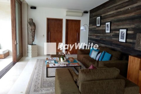 4 bedrooms Villa in Jimbaran, Indonesia No. 22892 13