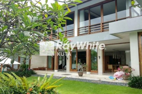 4 bedrooms Villa in Jimbaran, Indonesia No. 22892 11