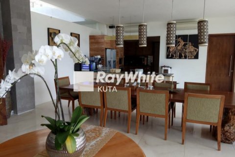 4 bedrooms Villa in Jimbaran, Indonesia No. 22892 4