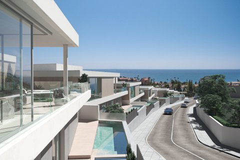 4 bedrooms Villa in Estepona, Spain No. 27332 1