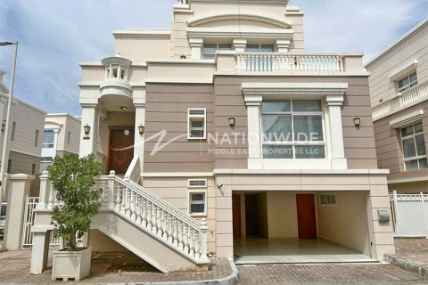 5 dormitorios Villa en Abu Dhabi, UAE No. 3723 1