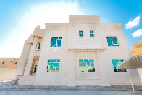 6 bedrooms Villa in Shakhbout City, UAE No. 3722 2