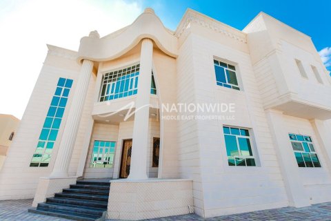 6 bedrooms Villa in Shakhbout City, UAE No. 3722 1