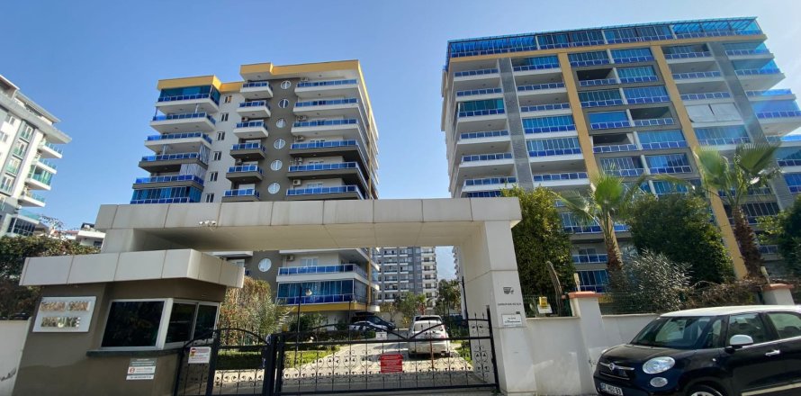 2+1 Apartment in Mahmutlar, Turkey No. 13898