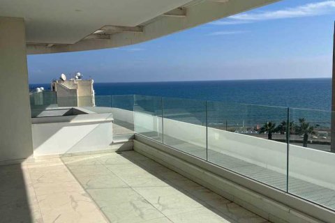 4 bedrooms Apartment in Larnaca, Cyprus No. 77408 1
