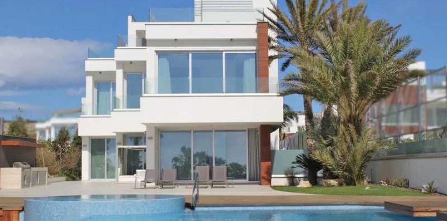 6 bedrooms Villa in Ayia Napa, Cyprus No. 52582