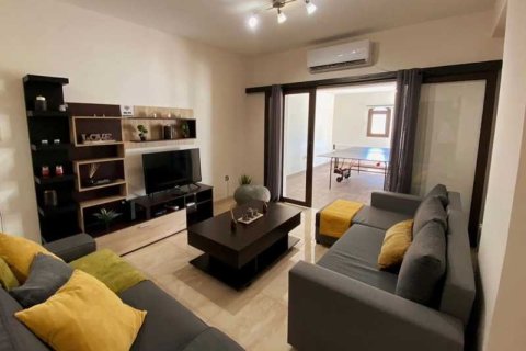 3 bedrooms Apartment in Limassol, Cyprus No. 72230 6