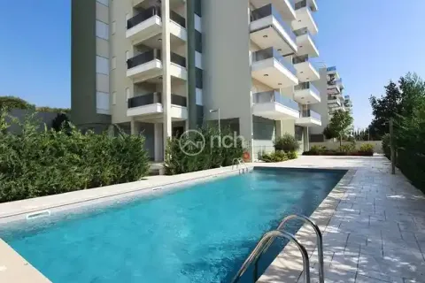 3 dormitorios Apartment en Agios Tychonas, Cyprus No. 41325 1