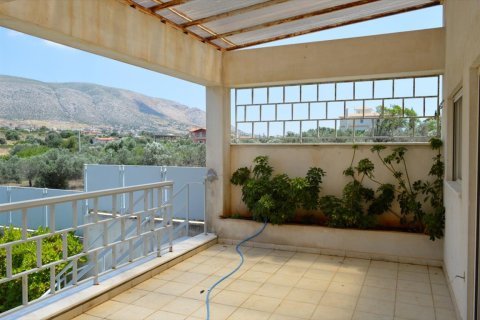 3 bedrooms House in Kalyvia Thorikou, Greece No. 58659 3