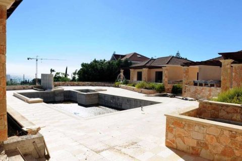 6 bedrooms House in Agios Tychonas, Cyprus No. 77199 2