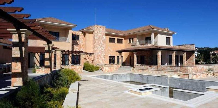 6 bedrooms House in Agios Tychonas, Cyprus No. 77199