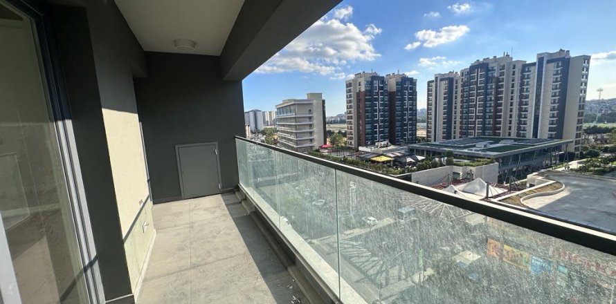 3+1 Apartment in Zeytinburnu, Turkey No. 15048