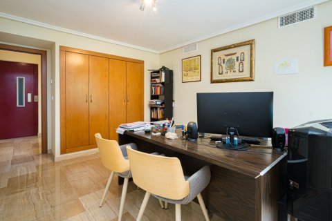 5 dormitorios Apartment en Alicante, Spain No. 25615 6