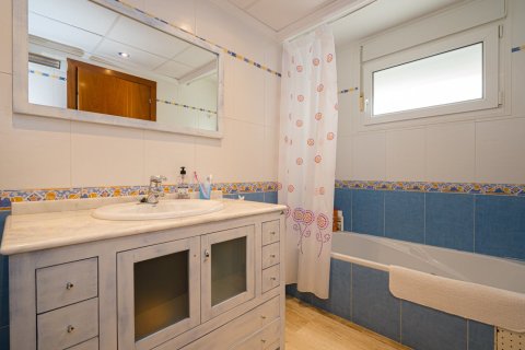 5 dormitorios Apartment en Alicante, Spain No. 25615 11