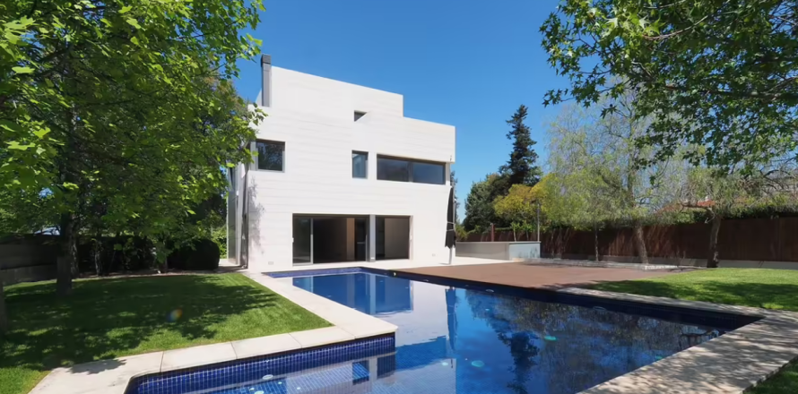 6 bedrooms House in Sant Cugat Del Valles, Spain No. 25561