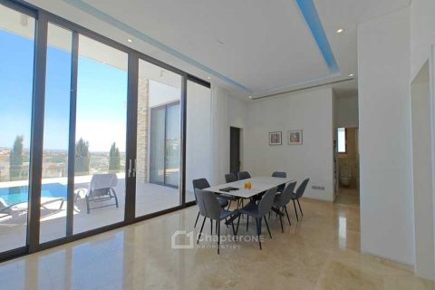 4 bedrooms Villa in Pegeia, Cyprus No. 28903 3