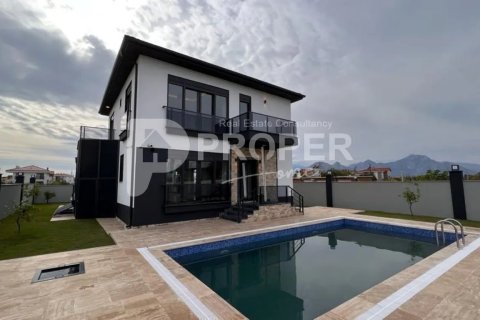 7 rooms Villa in Muratpasa, Turkey No. 12707 1