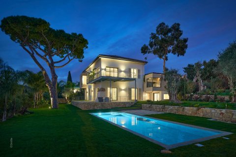 5 bedrooms Villa in Cannes, France No. 69133 1