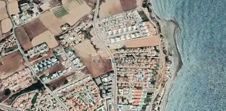 8084m² Land in Pervolia, Cyprus No. 35518