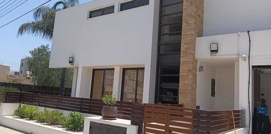 4 bedrooms House in Larnaca, Cyprus No. 31385