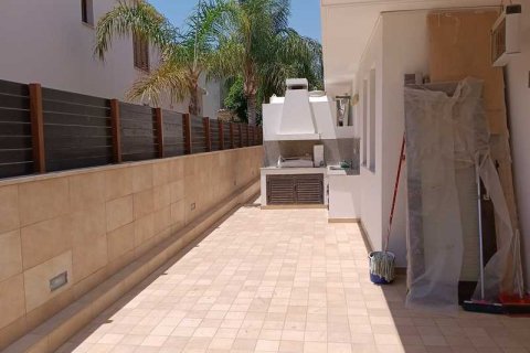 4 bedrooms House in Larnaca, Cyprus No. 31385 10