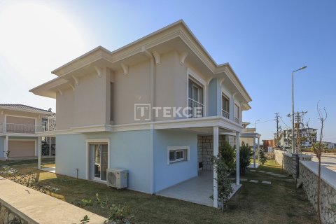 3+1 Villa in Kusadasi, Turkey No. 17680 10