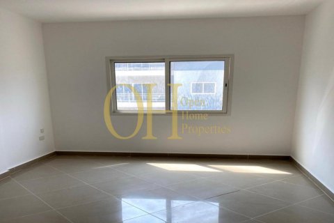 2 dormitorios Apartment en Al Reef, UAE No. 47058 6