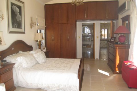 4 bedrooms Villa in Paphos, Cyprus No. 37554 13