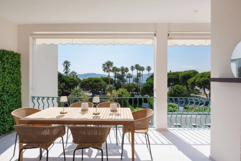 2 dormitorios Apartment en Cannes, France No. 67357 2