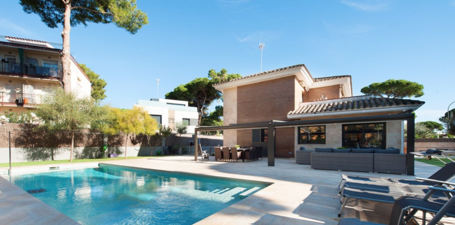 6 dormitorios House en Castelldefels, Spain No. 25421